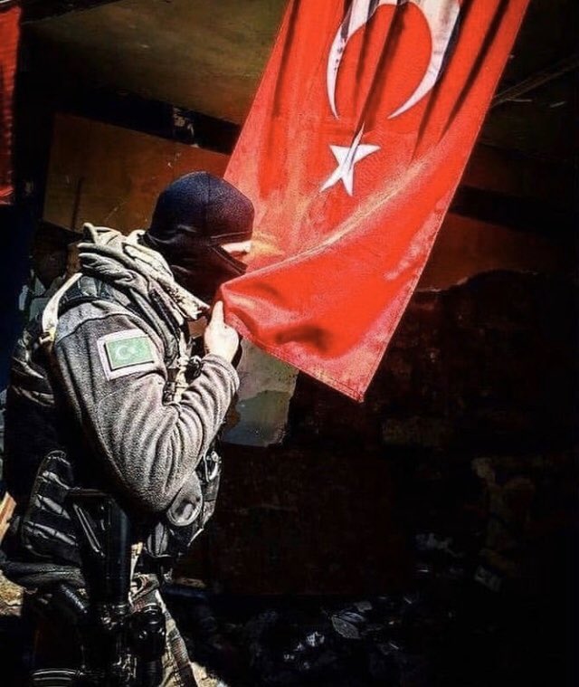 Başımız sağ olsun. Ciğerlerimiz yanıyor. Şehitlerimizin ruhları şad mekanları cennet olsun, sabır diliyorum. Bayrağımıza, Mehmetçiğimize yapılan kalleşçe saldırıyı ve buna sebebiyet veren oynanan tüm bu vicdansız oyunu kınıyorum. #sehidimizvar 
#birölürbindiriliriz #mehmetçik