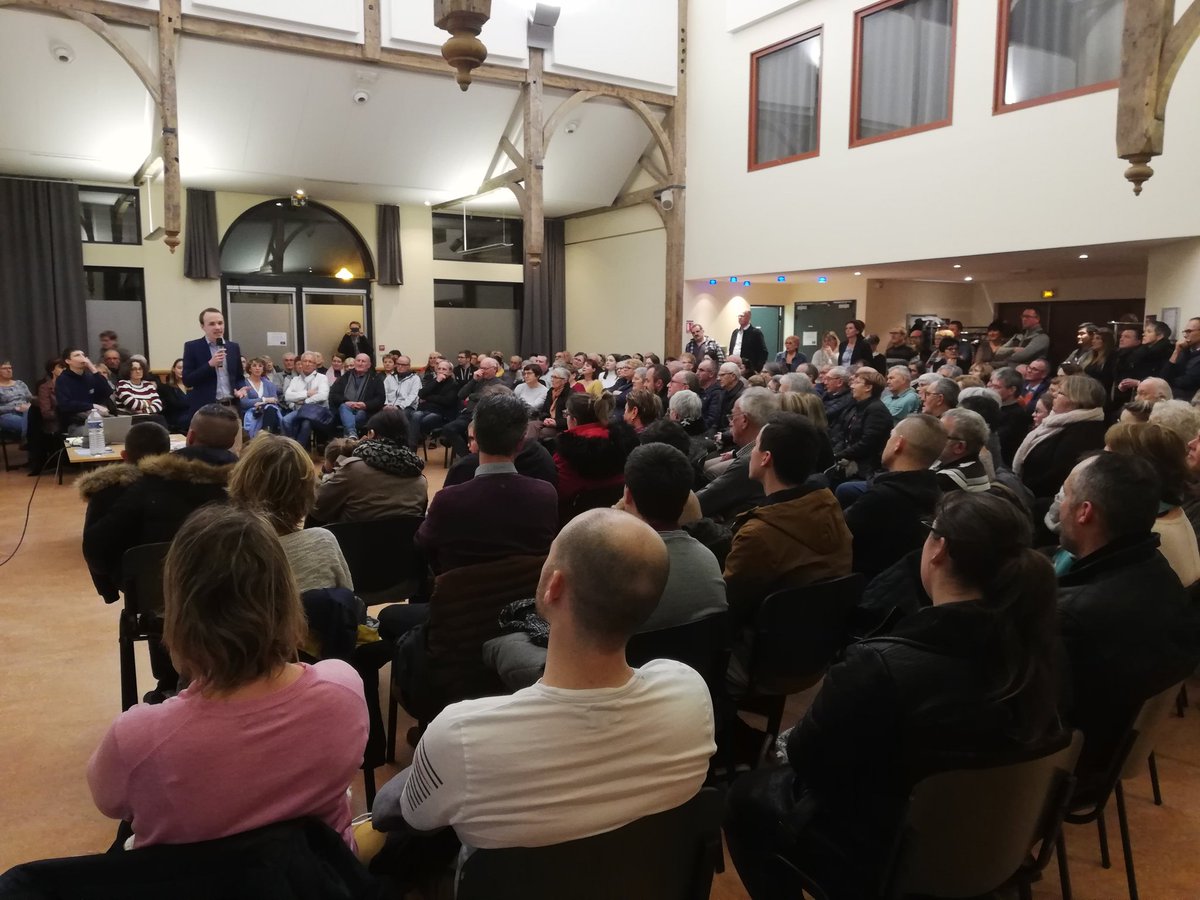 JB_Chevalier's tweet photo. Ce soir, à #Janzé, la salle des Halles était comble pour la 3e réunion publique de notre liste @PourJanze, menée avec brio par @jhouillot ! Un beau moment de démocratie locale et de riches échanges sur les enjeux de ces prochaines années ! #Municipales2020 https://t.co/jmDgeKj0bf
