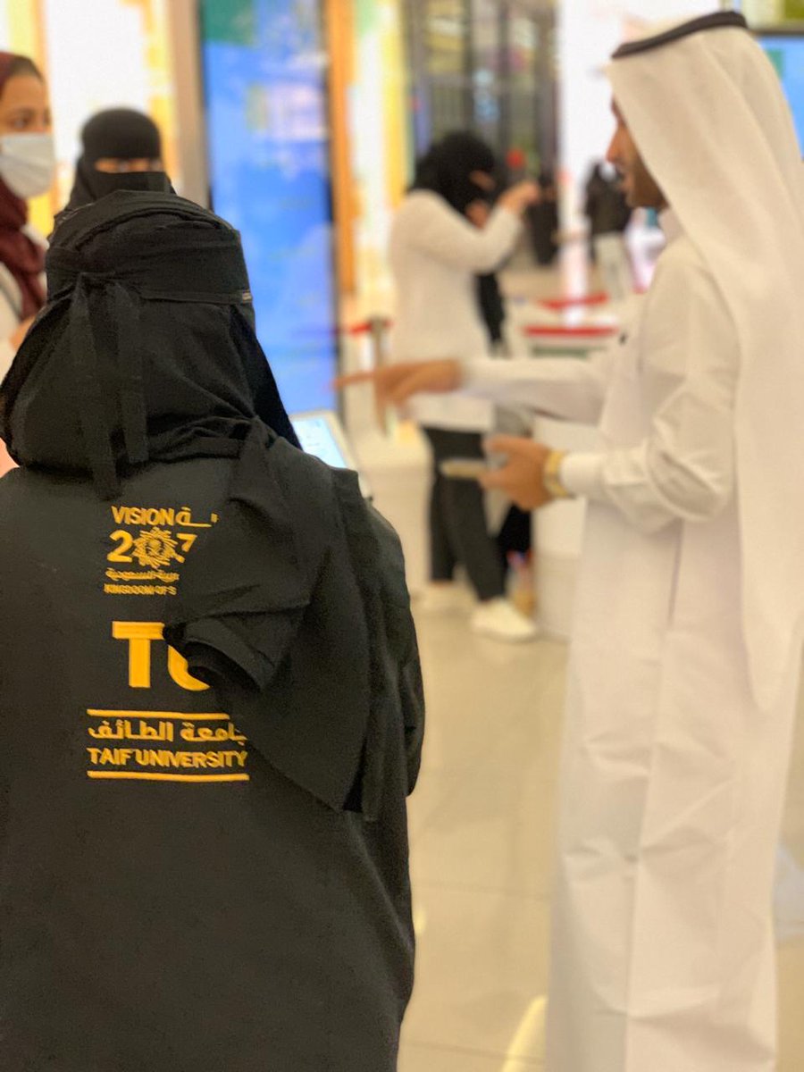 rana_zy's tweet photo. مقتطفات من تفاعل الجمهور خلال الإجابة على تساؤلاتهم و زيارتهم للعيادة المتنقلة أثناء فعالية سكين رئوي 

مع خالص الشكر لأبنائنا المتطوعين @eminence_vt 
 وجزيل الامتنان لجمعية @kafaorg https://t.co/KXHg1bB8Rg