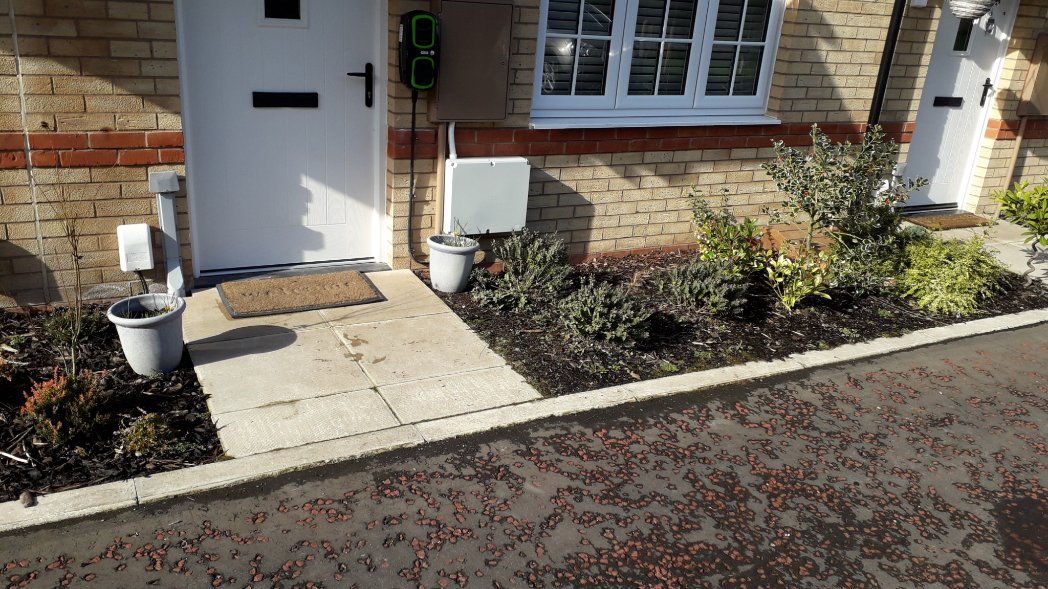 Quality install's a plenty from the Eco Charge Points team, apologies #matt:e your unit's in the waterproof box!! Rest assured it's there doing its job!! #rolecserv #electric car. #evcharging