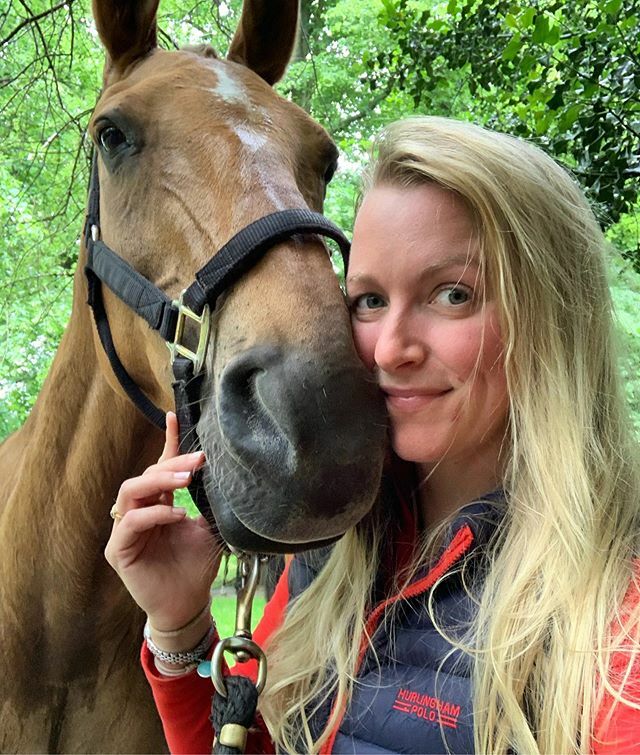 Happy weekend out there! I hope you get lots of pony snuggles🥰 ⁣
⁣
This big buddy here is Rocco, he’s one of my favorites💙 ⁣

#polopeopleplaces #horse #equestrianstyle #equestrianlifestyle #instahorse #horsesofinstagram #instapony #ponyofinstagram #… ift.tt/2wXNGdR