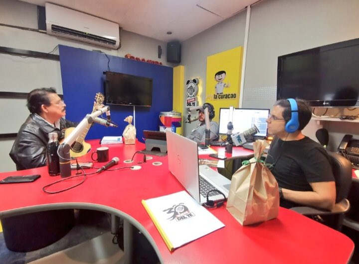 HectorZelaya's tweet photo. Este programa quedará en la historia.
Mel 🤠 en la Hora del Té
@manuelzr @fervarelahn @ca_acosta
#30LHT #ComandanteVaquero #Formula44 #ElGeneral https://t.co/R0dCAmojGM