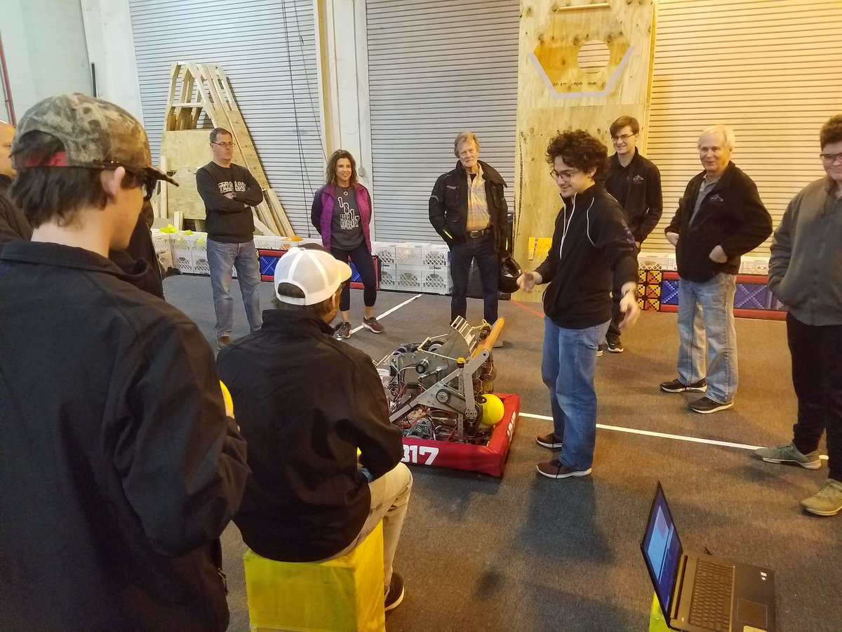 Thanks to all our friends, family members, and sponsors who came out to see the robot we have been working on for this season during our friends and family night! It was blast seeing everyone! #robotreveal #Infiniterecharge #omgrobots