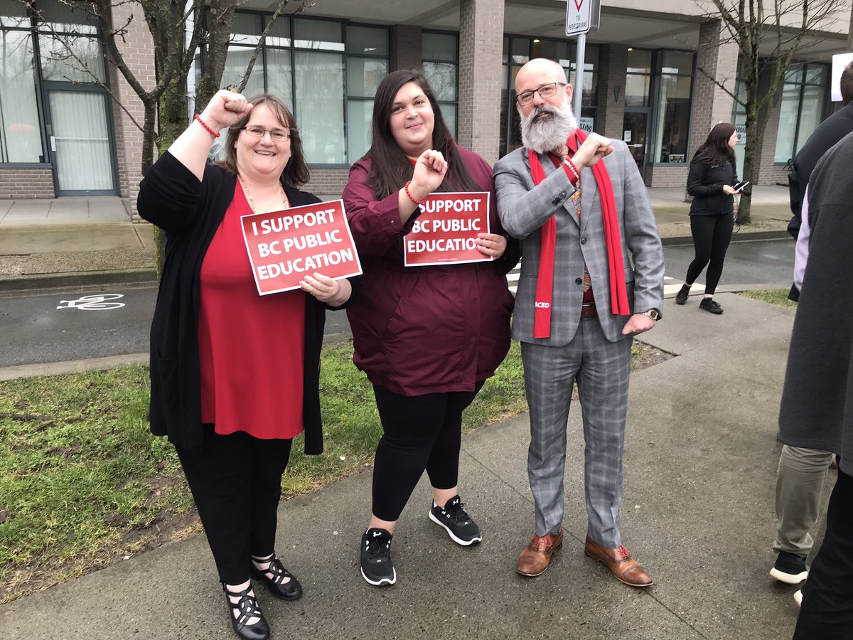 #RedforEd #RedforBCEd today outside the BCTF building, staff and lots of members here for meetings who were excited to send a clear message about the importance of standing up for public education! <a href="/CTFFCE/">CTF/FCE</a> <a href="/bctf/">BC Teachers’ Federation</a>