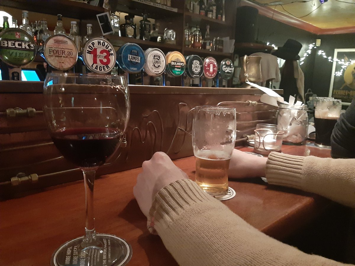 AineMGordon's tweet photo. Friday night pints, putting the world right, wishing @SenWarren was in charge. https://t.co/B2eyEx0GGw