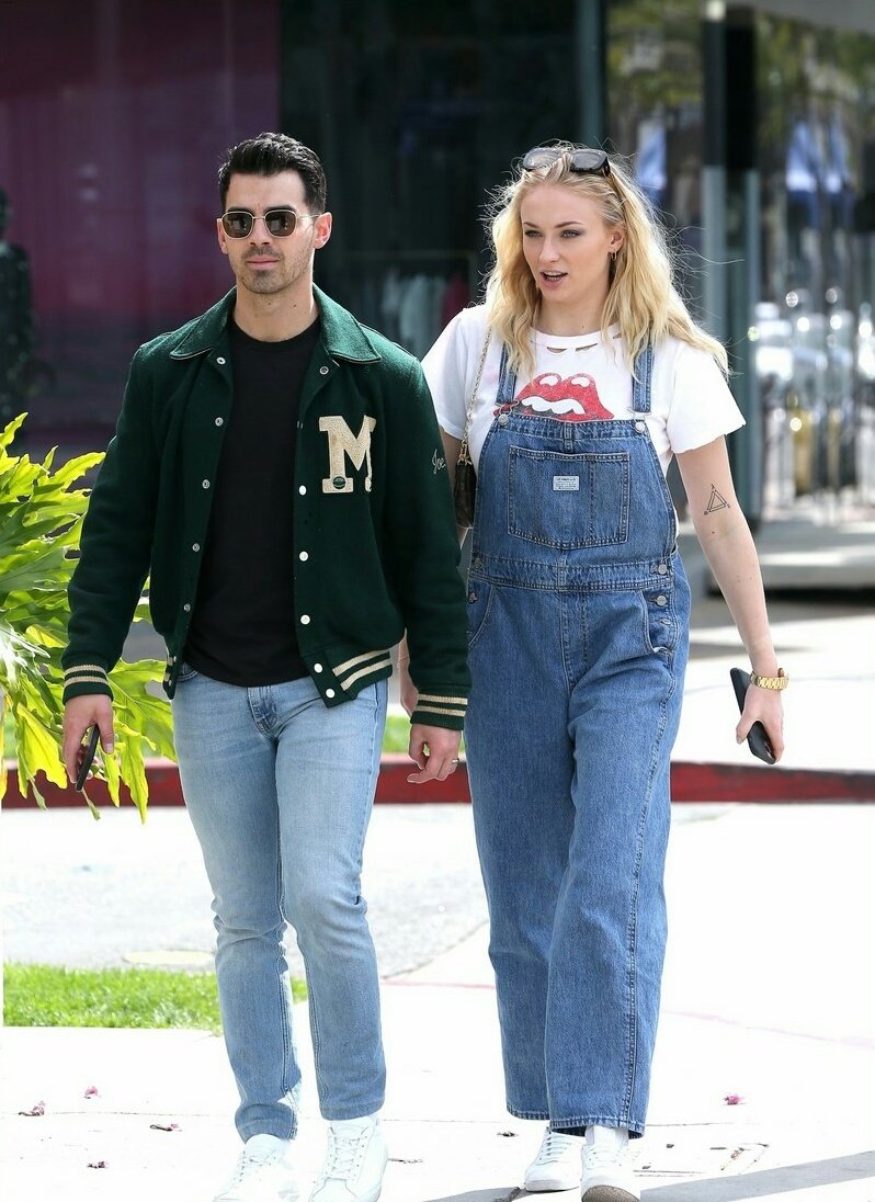 X \ best of sophie turner على X: 📸 Sophie Turner and Joe Jonas out in Los  Angeles on January 22, 2020.