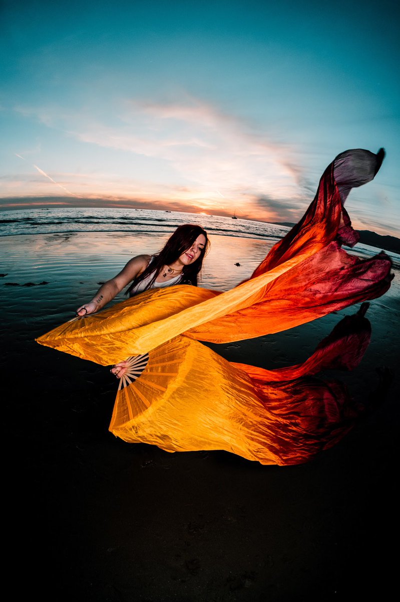 Rhianahharleigh's tweet image. Happy #flowartsfriday y’all✨ here’s a sneak peek from my beach shoot🌞

Reverse blood moon silk fans from The Bamboo Closet use “CODERED” to save💋@UnitedFlowArts 

Check out the photog on IG @ underground.exposure_