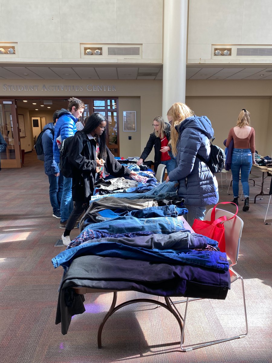 Sustainable_Mac's tweet photo. The Free Clothing Swap was a success! Thank you to everyone who stopped by yesterday to drop off used clothes and pick up new ones.

#heymac #freeswap #zerowaste #sustainability https://t.co/KY8eBDmJUw