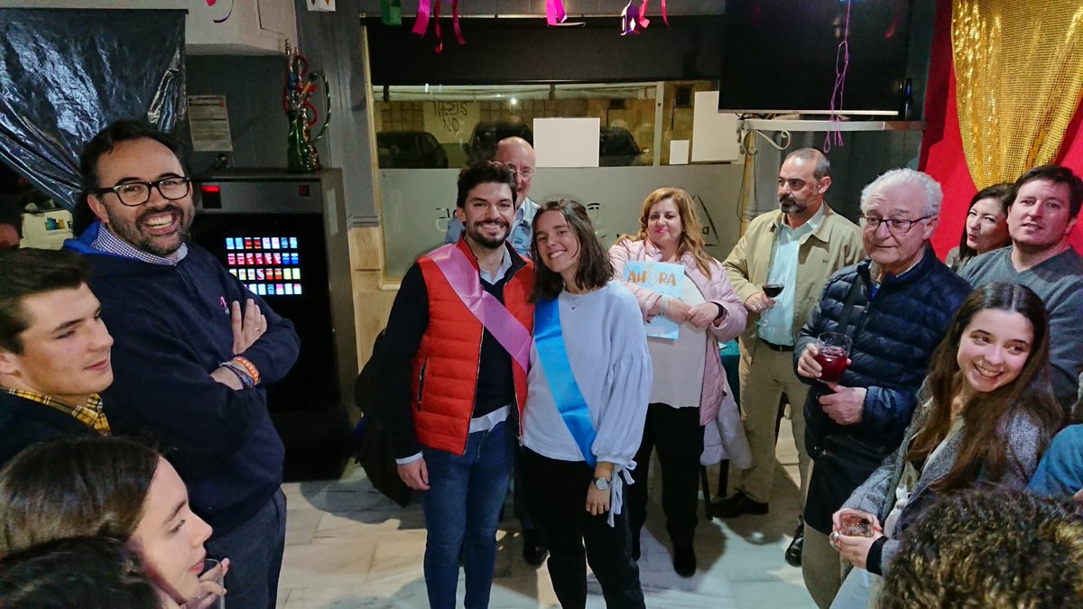 gvxbadajoz's tweet image. Después de la oración de animadores hemos tenido un rato para tomar algo y celebrar Miss y Mister GVX 2020. 🎉
#Maristas #GVX #DaVida @MaristasBadajoz @GVXMediterranea