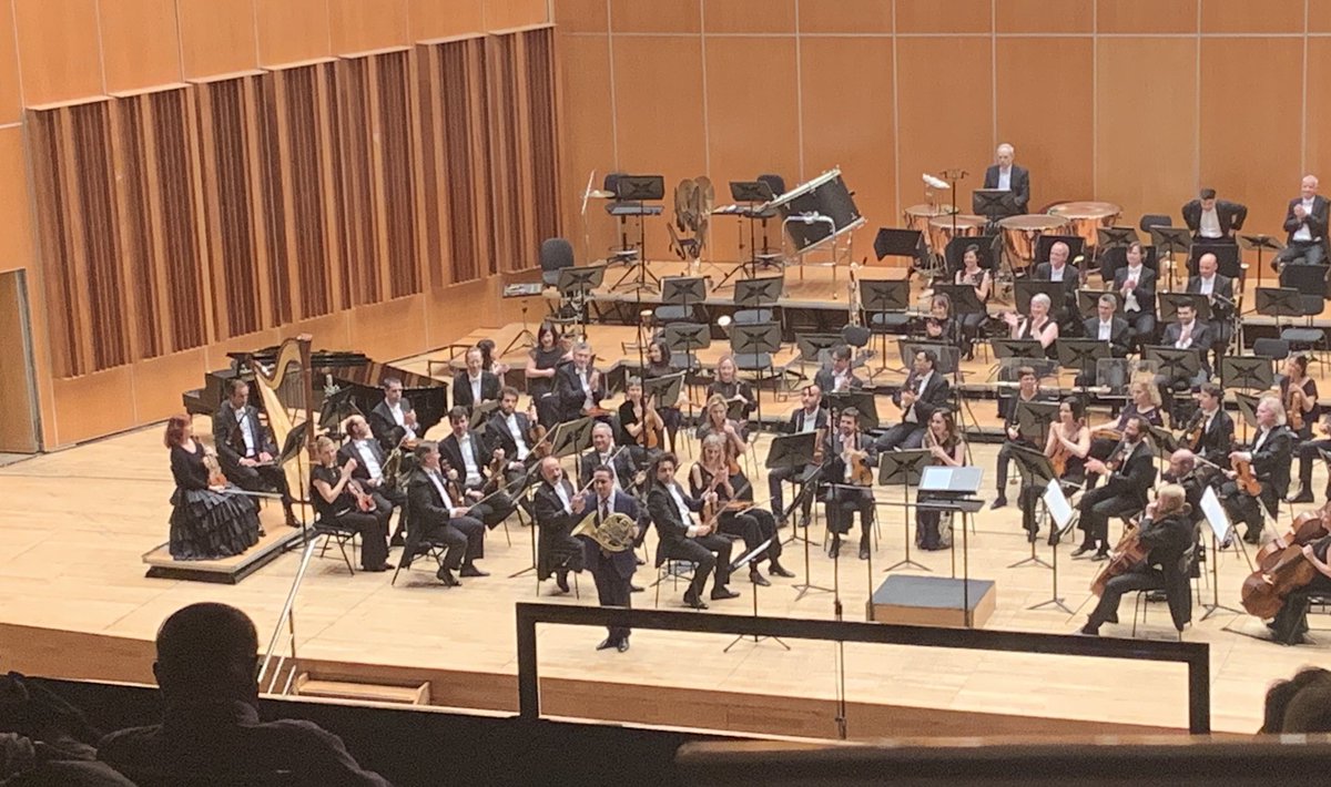 DavidAlvarez_'s tweet photo. Vaya #Strauss que se marcó esta noche Javier Molina, con un #Piazzola como propina, junto a la sección de trompas y percusión Rafa Casanova, absolutamente magistral. Qué grandes músicos tenemos en la @OSPAcom, qué privilegio poder tenerlos. Felicidades @javitromp...a todos 👏🏻! https://t.co/rpO4bLS9l5