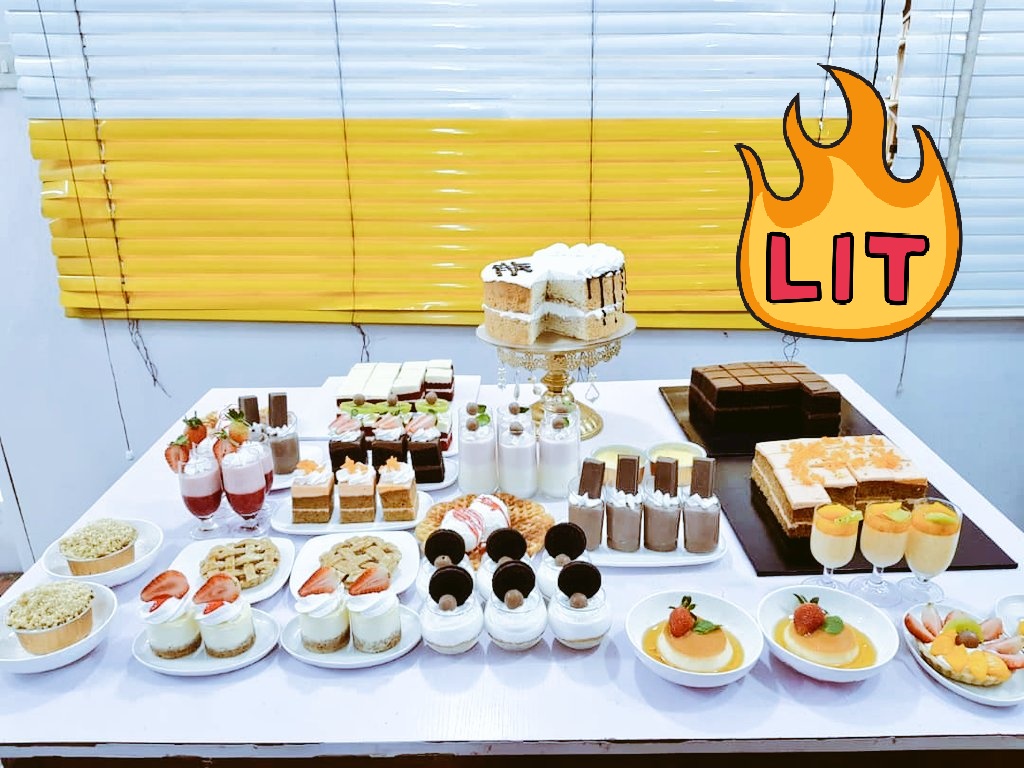 ololade_olubode's tweet photo. Desserts table looking beautiful and yummy ๐๐๐
You can contact me for your desserts๐
#CakesNdessertPlug
#Cakeplug
#CakeWithUs
#FridayThoughts https://t.co/f2eCSTCNg5