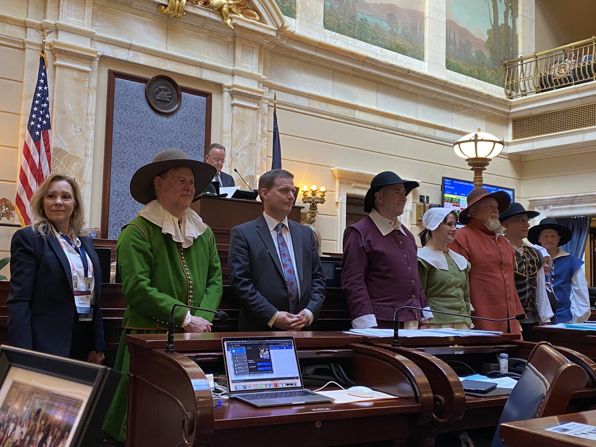 DeidreHenderson's tweet image. Descendants of Mayflower passengers joined us in the Senate today. Fun Fact: William Bradford is my 13th great-grandfather.
