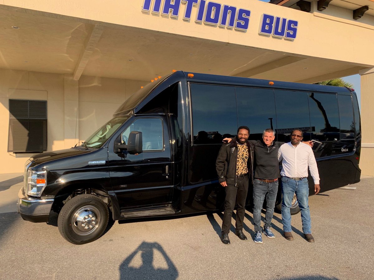 NationsBus's tweet image. 🔹Another day, another delivery!
🔸A #NorthFLA Livery Co. accepts delivery of a beautiful GM28 from Chip Osborne of Nations Bus!

#TGIF #NationsBus #CoasttoCoast #shuttlebus #transportation #FirstCoast #904 #goinggrech