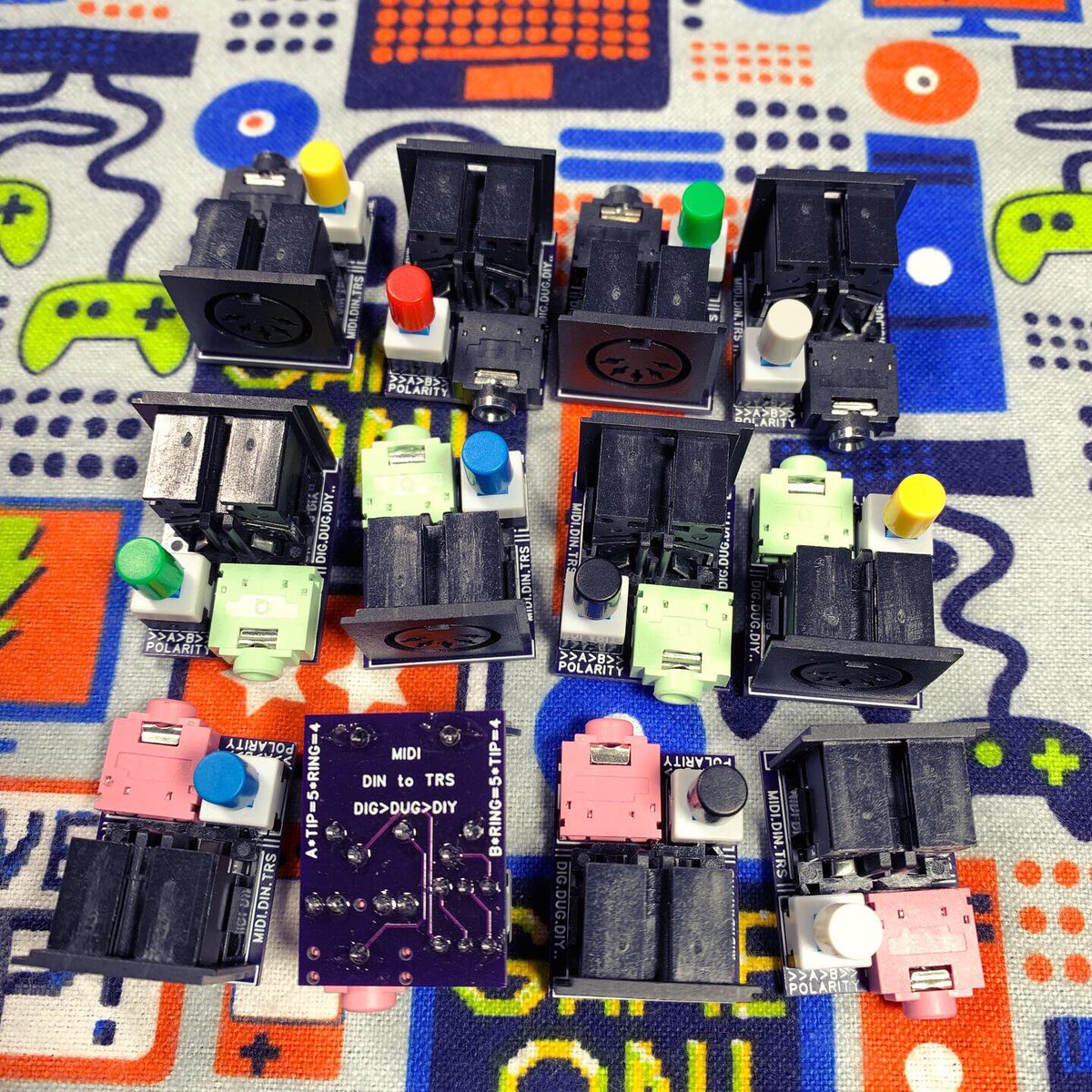 •• sky’s the limit ••
@ etsy.com/shop/digdugDIY
•• PURPLE RAIN v2 ☔️ 
•• Modded Roland MS1
•• Modded Roland TR505 w/ HKA ROM Expansion
•• WIND.FISH // portable stereo mini mixers 
📓📔📒📕📗📘📙📚📖
.
.
.
.
#heady #kush #lofi #vibes #vaporwave #aesthetic