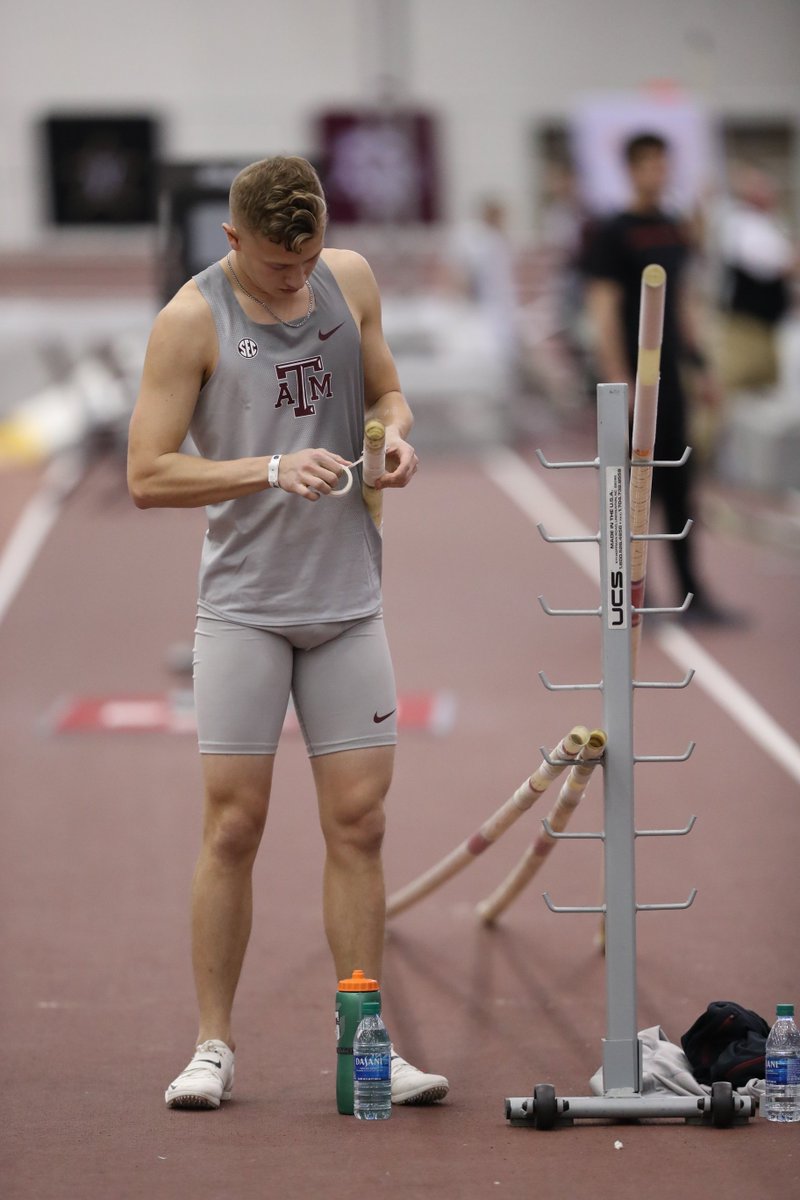 aggietfxc's tweet photo. Logan Freeman leads the Aggies finishing fourth with a personal best clearance of 5.26m/17-3, followed by Zach Davis in eighth equaling his personal best height of 5.11m/16-9.25.

📊 | https://t.co/ARI9Wl6jgP https://t.co/B7oQHRDXfH