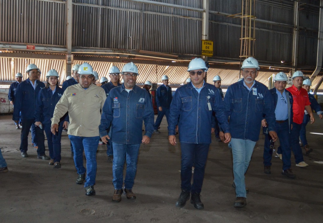 ErnestoPsuv's tweet photo. Planta en marcha produciendo Aluminio para la patria, junto con los trabajadores, unidos como una sola familia, demostramos el compromiso y la reactivación productiva de nuestras industrias
¡No habrá descanso hasta que logremos una producción soberana!
#UniónYProgresoEconómico https://t.co/OHQf5c6ZkP