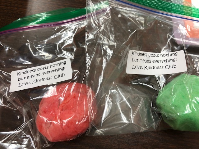 Image's Kindness Club is hard at work spreading kindness and smiles! <a href="/Imageelementary/">Kathleen Keller</a> #epspride