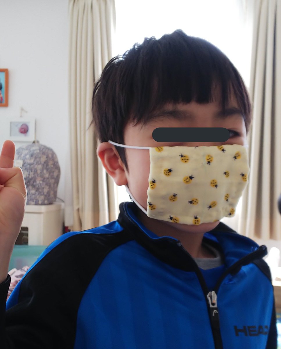 こぺ 3 4時間目 生活科 お裁縫でマスク作り 裁断から自分でやって 布に線を引くことが難しいと発見したらしい 昔より目が細かくなって 成長しました ついでに5歳次男もマイマスク作り 意外と器用でビックリ 臨時休校 北海道 マイ時間割 3