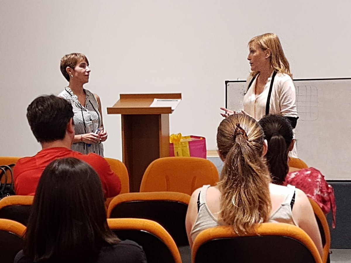 silvinagvirtz's tweet photo. Hoy junto a la Inspectora jefa distrital 3 Karina Mattivi y el inspector jefe distrital 1 Jorge Gómez acompañamos el taller de matemática para docentes secundarios en el cierre de las capacitaciones del programa #Alaescuelamejorconlibros 📚

@FerEspinozaOK https://t.co/PBIk9FMbkw