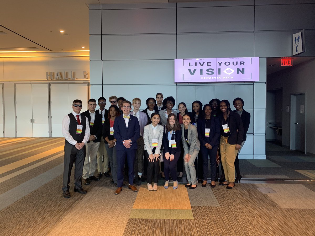 michellexsnow's tweet photo. MVHS DECA is ready for VA SLC opening ceremony!!! #VASLCvision #VADECA #VADECAvision #VADECASLC @MVHSViewDECA https://t.co/HubWSXVX3I