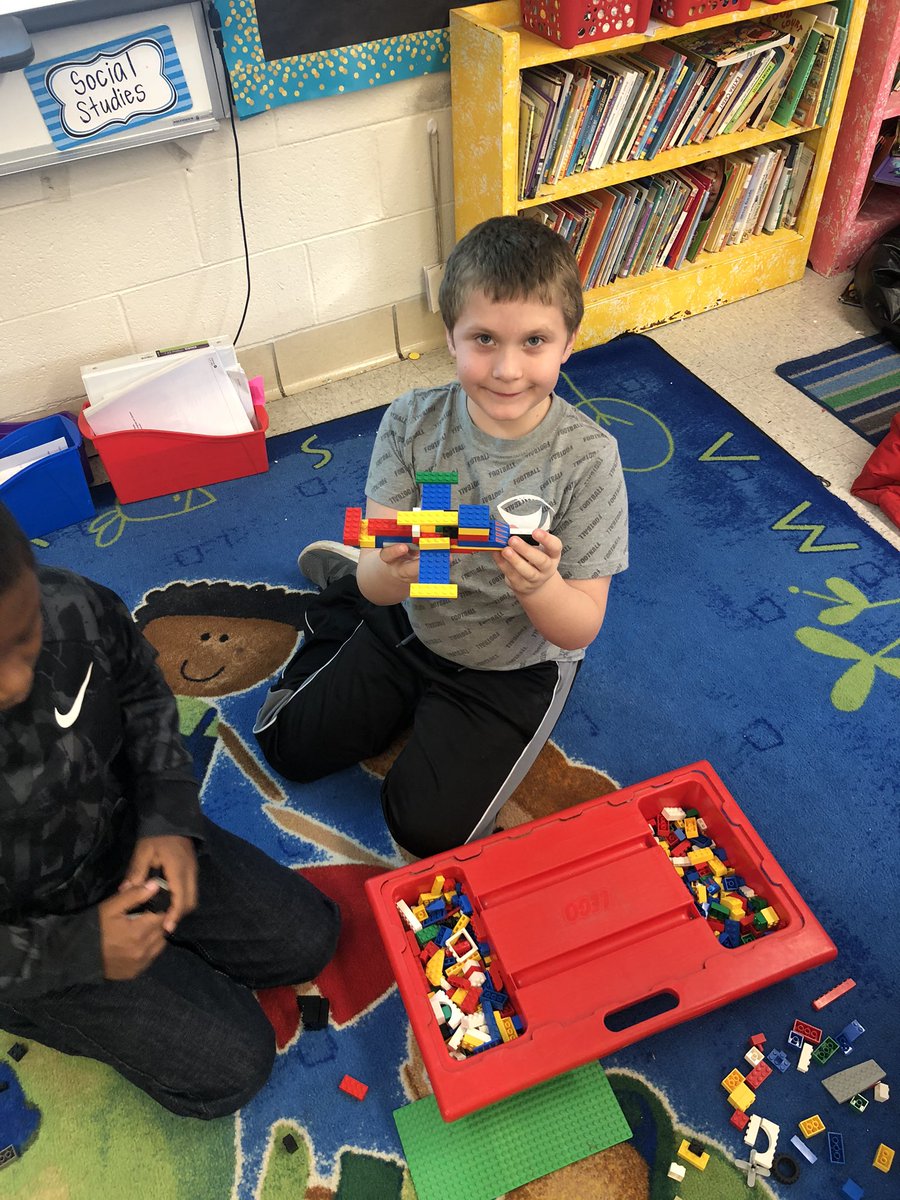 Pittmankb12's tweet photo. First ever Soft Start Friday, students were able to make their own choices and it allowed for a great start to our day! https://t.co/upunuCIbSf