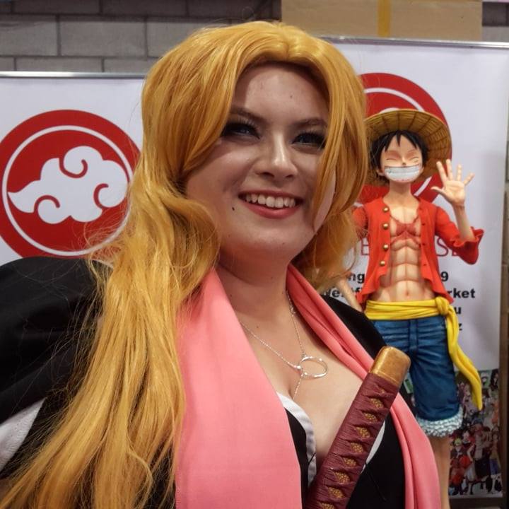 Quick snap with the future King of the Pirates #ONEPIECE #Bleachcosplay #RangikuMatsumoto