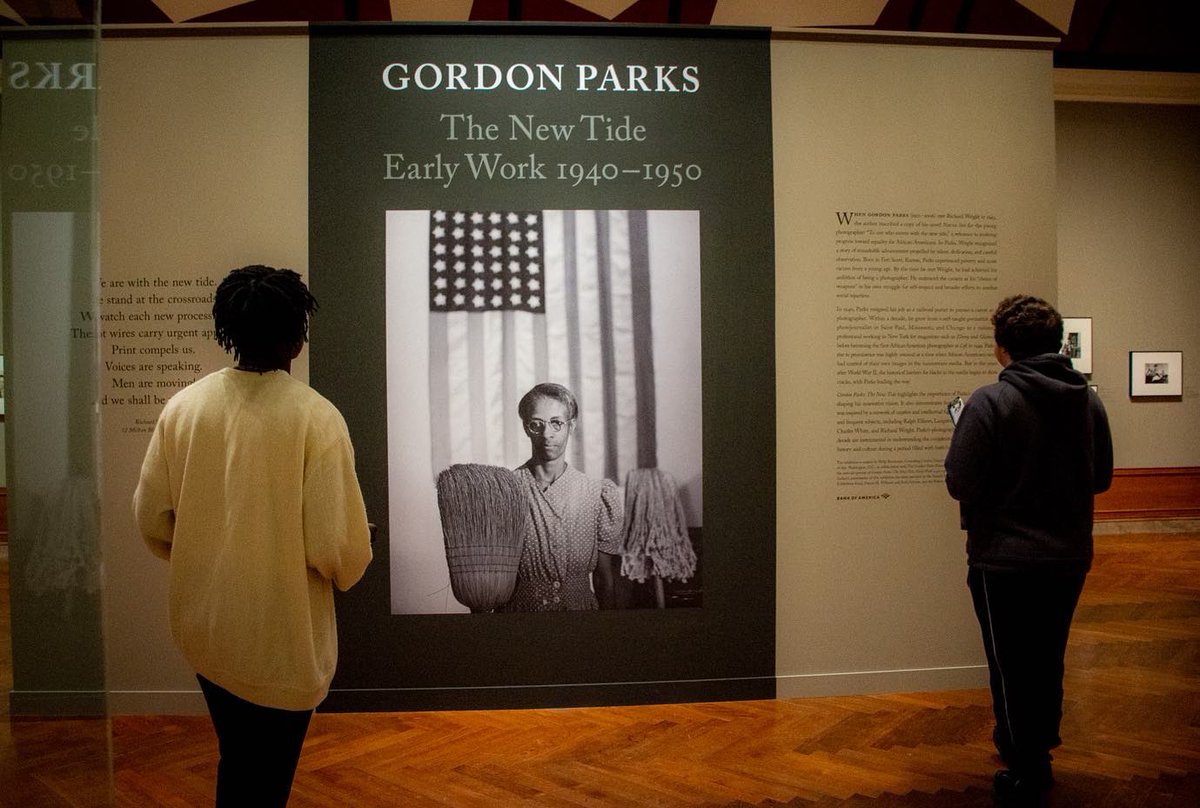 MCCcomartdesign's tweet photo. COM students visited the @AddisonArt to see an exhibit of Gordon Parks’ photography today with professors Curry and Bauer. #MCCcom https://t.co/05qsQoPEjY