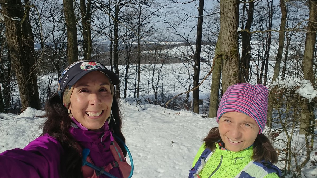 flakushis's tweet image. Corriendo en la nieve.  #loverunsmile #mexicanosenalemania #eagleswithoutborders