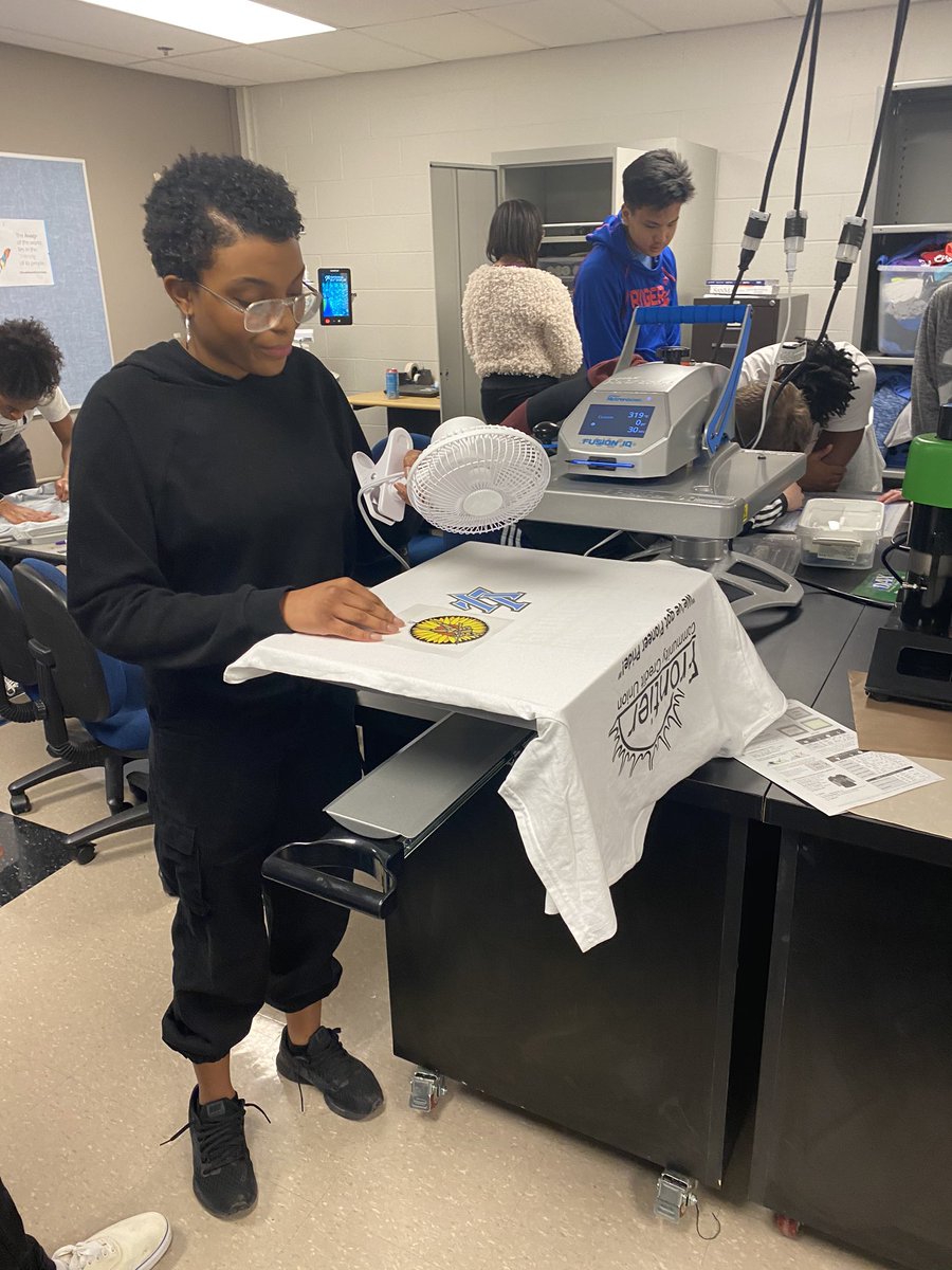 LVactivities's tweet photo. Mrs. Anstine’s class using our new embroidery machine and heat press to spread school spirit. #realifeskills#PBL @PeteTweets453 @lentz_christina @LVAPJamesV @lvpetesplace @dodeagrants https://t.co/OYvMRVEtZY