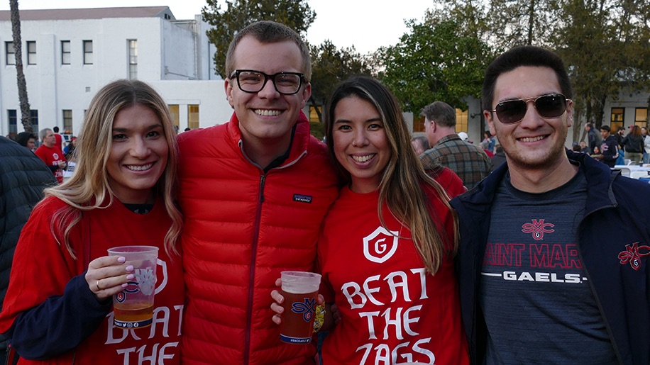 GaelAlumni's tweet photo. Gaels and Zags. Tomorrow. 7 p.m. ESPN2.
Where will you be watching?
Moraga: The 1928 Pub
West Sacramento: Jackrabbit Brewing Co.
Seattle: The RAM UVillage
#GaelsForLife #GaelsRise https://t.co/SPIDeTZUPm
