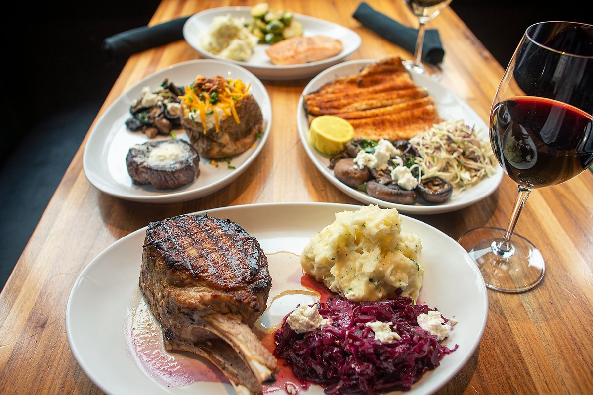 parkwaykc's tweet photo. Start your weekend off right, join us for an incredible meal. 

Seven days a week: 11am-1:30am

Bone-In Pork Chop: Apple-bourbon glazed &amp; seared, braised red cabbage, mashed potatoes. #kansascity #kcfood #countryclubplaza #kcdrinks https://t.co/lwE51fBAH6