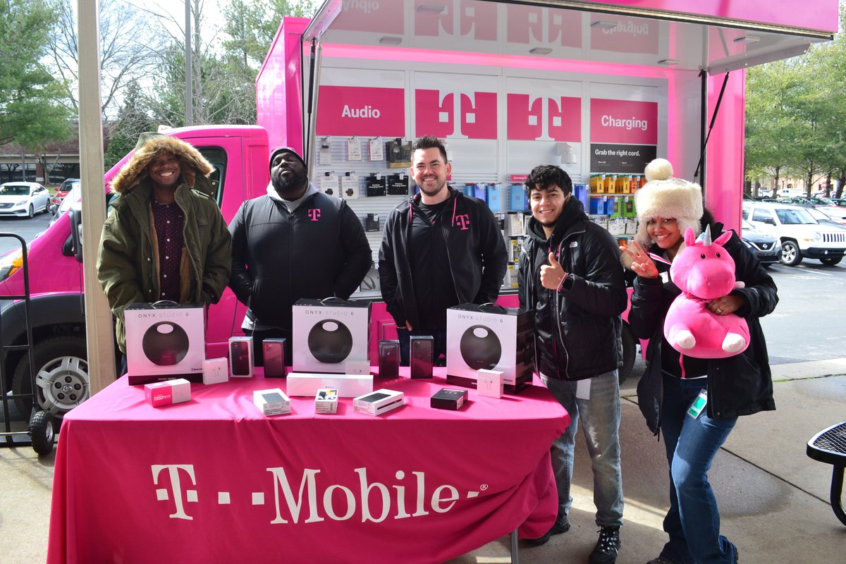 MagentaMills's tweet photo. @TMobileTruckTN visit at NSH Customer Experience Center !!!  #WeAre1Family #Belong #FamousforCare #NshTruck #AreYouWithUs #BamMagente #startwithpeople @emilynellf @DPMaguire1 @Calantoni_Says @KWunder @MarcosMKinnison @Magentahawk91 @AmroThabet2 @AppletonChad https://t.co/EqT66oryW2