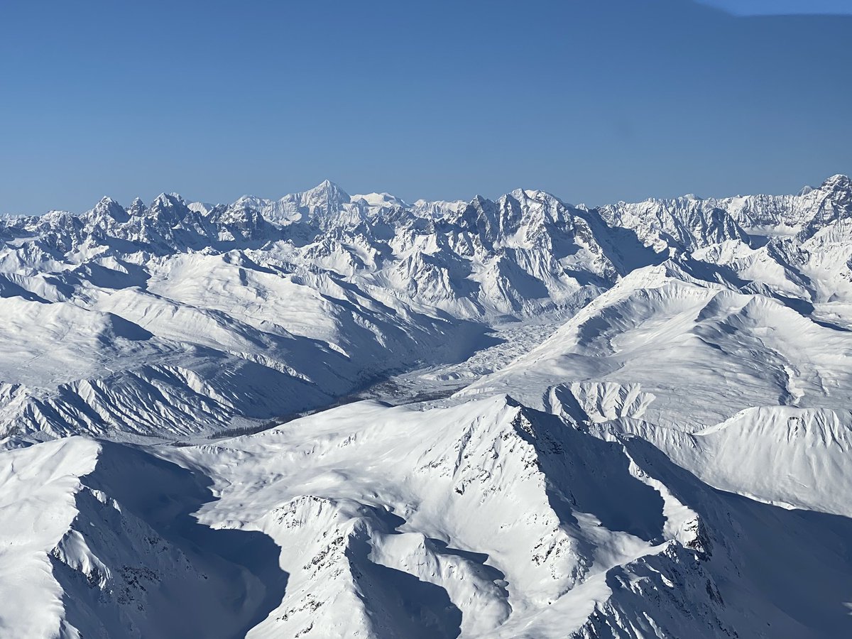 babblesqueen's tweet photo. Such a perfect day to fly over Mt Denali. I still can't believe life has been so nice to me lately. 🤧🤧🤧 #nofilteratall https://t.co/agJVZzEXQA