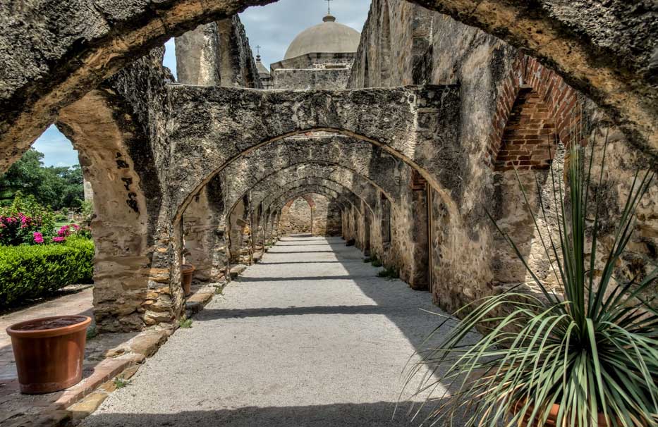 Did you know that San Antonio's Missions make up a <a href="/UNESCO/">UNESCO 🏛️ #Education #Sciences #Culture 🇺🇳</a> World Heritage Site? Explore what's old and find the beauty and history in five Catholic missions situated along the San Antonio River. bit.ly/2TWyQLh