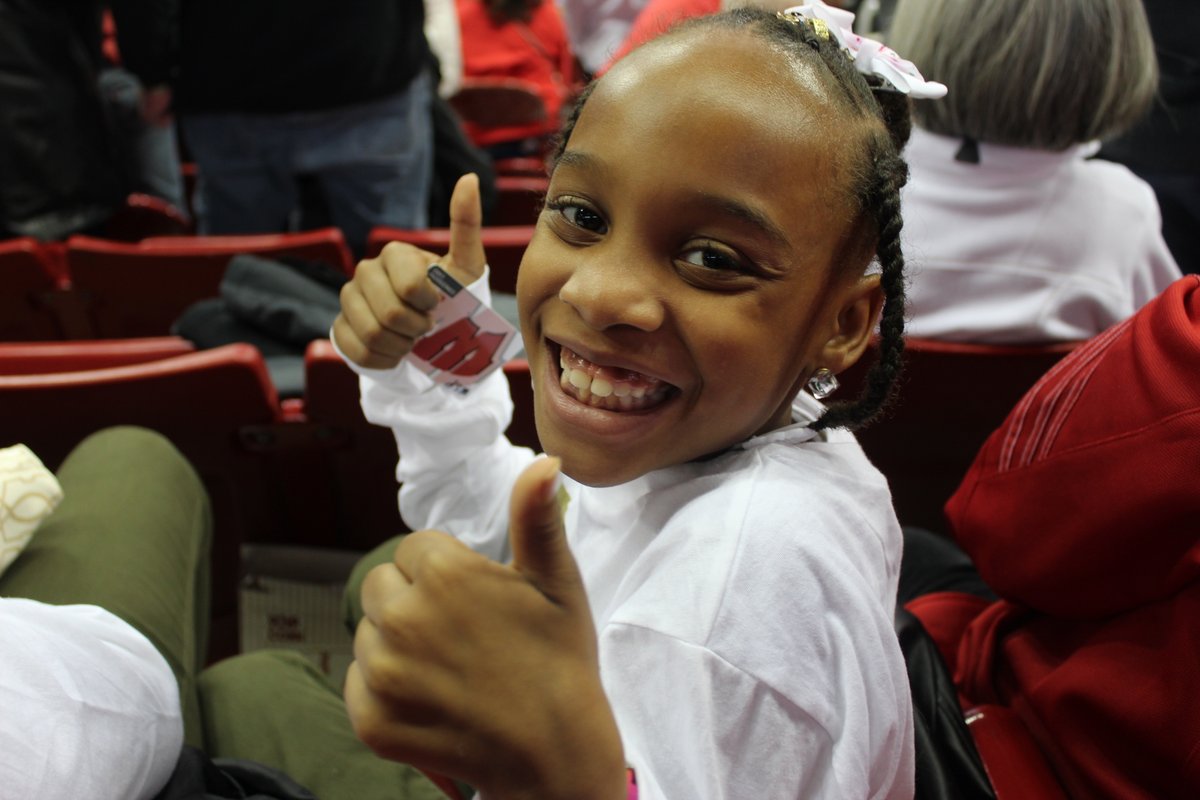 BadgerWBB's tweet photo. Thumbs up👍 dubs up 👐for the #UWShoeProject 👟

#FeelGoodFriday #OnWisconsin https://t.co/88a7lzr1Rm