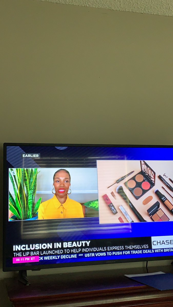 AmiahShep's tweet photo. Can I say how much I love @cheddar #ChedHER I always catch it when it's on and today the lovely #BeautyTech founder Melissa Butler of @TheLipBar talking about their revolutionary #FastFace Makeup Routine https://t.co/etSUF43BBa