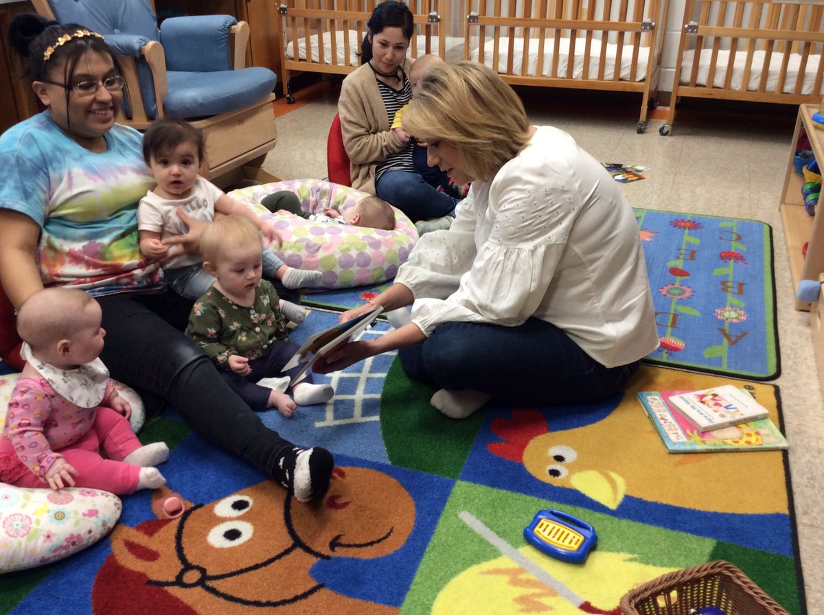 stacyjosignaig1's tweet photo. 60 volunteers reading to our youngest learners at the CDC. 
What fun we had!! https://t.co/KQapJG8hTP