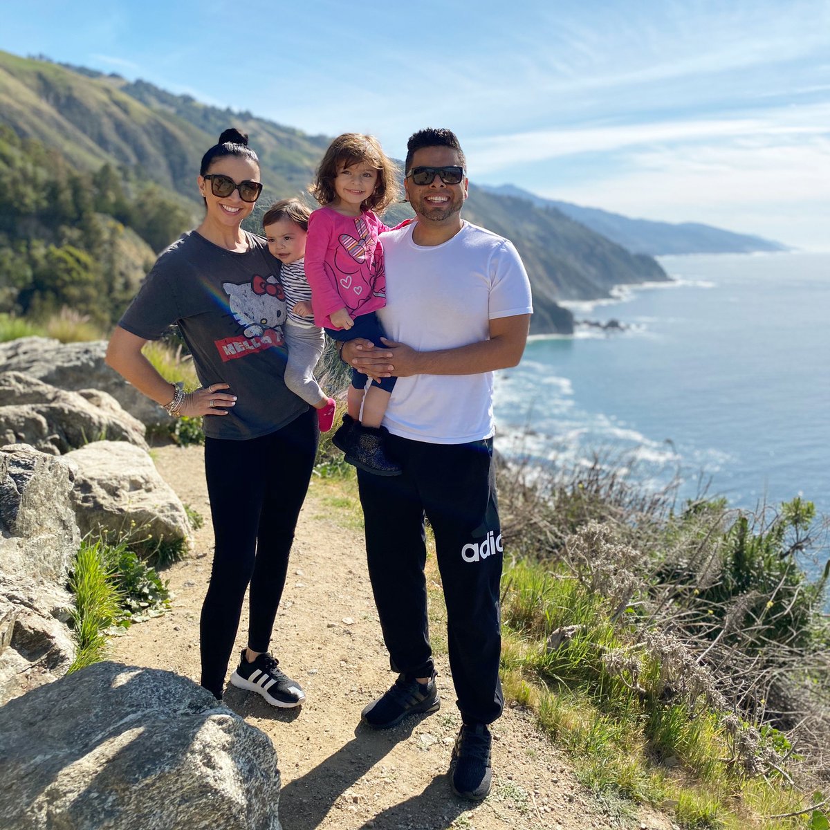 edgarisotelo's tweet photo. Don’t allow the worries of tomorrow to steal the joys of today. 🙏🏼 Feliz 😁 Friday
No dejes que las preocupaciones de mañana te roben la alegria de hoy. Animo y Bendiciones!
#LosSotelos #RoadTrip #Chukus #SoteloSisters https://t.co/GEJm8okDej