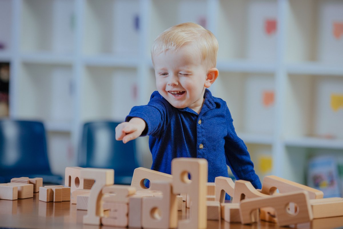 We love to see when kids first interact with #SumBlox, that they immediately have a plan of what they want to create. There's a very logical &amp; precise purpose to help kids learn math, but open-ended play can &amp; should be enjoyed too! 

sumblox.com

#montessoriweek