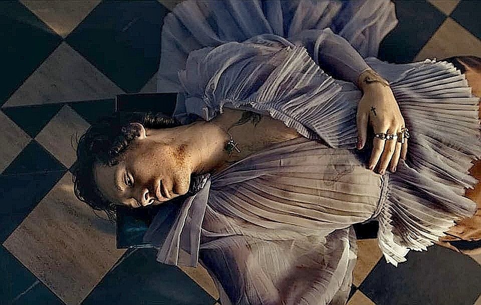 lou_and_Ixd's tweet photo. #Fallingvideo appreciate tweet
@Harry_Styles https://t.co/pgRfZS9n4M