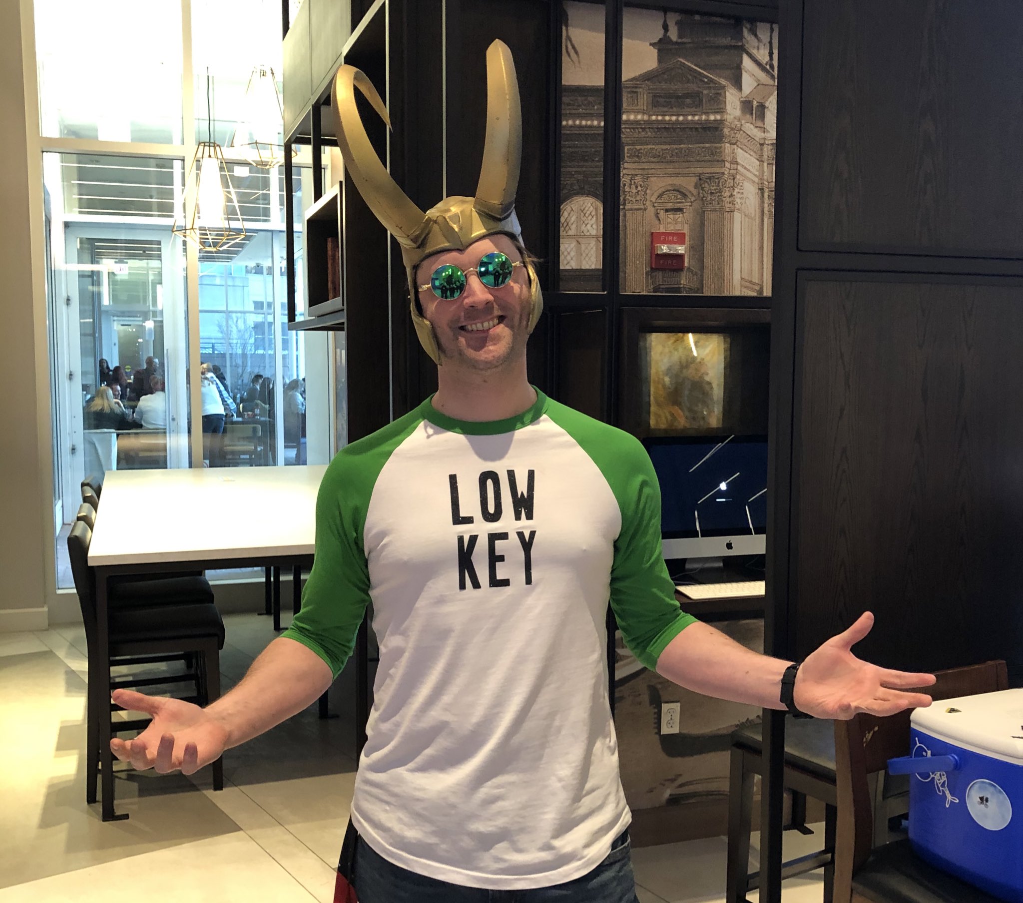 Uzivatel C2e2 Na Twitteru Real Low Key Loki With A Low Key Shirt C2e2 Loki