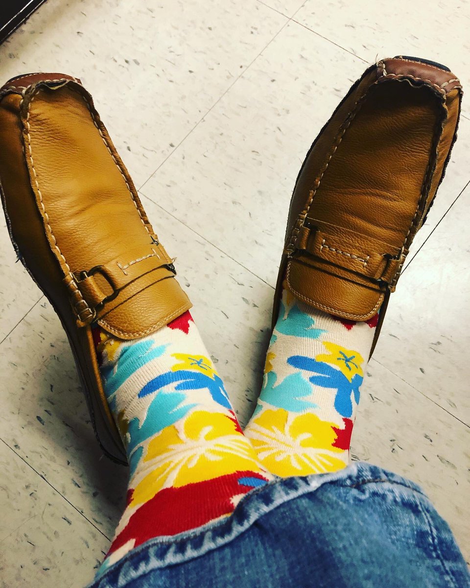bulldawg1987's tweet photo. Is #feetupfriday a thing? I love this #sockgame from @wright_foot #sockfamily #sockittome #RockingTheStockings https://t.co/Xvz4uOYGOL