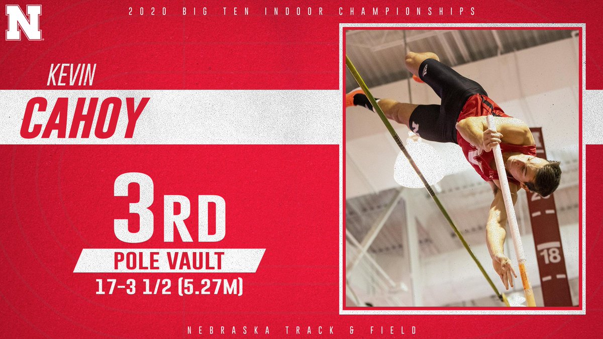 Kevin Cahoy earns his first career #B1GTF medal with a 3rd-place finish in the pole vault after a huge PR of 17-3 1/2 (5.27m)! #GBR 🥉
