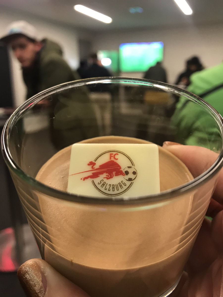 ryokaiyoshiko's tweet photo. #SALSGE ELザルツブルク対フランクフルトは2-2の引き分け。2戦合計スコアでフランクフルトが16強に。次の相手はバーゼル。 https://t.co/VfGQQ4xjsr