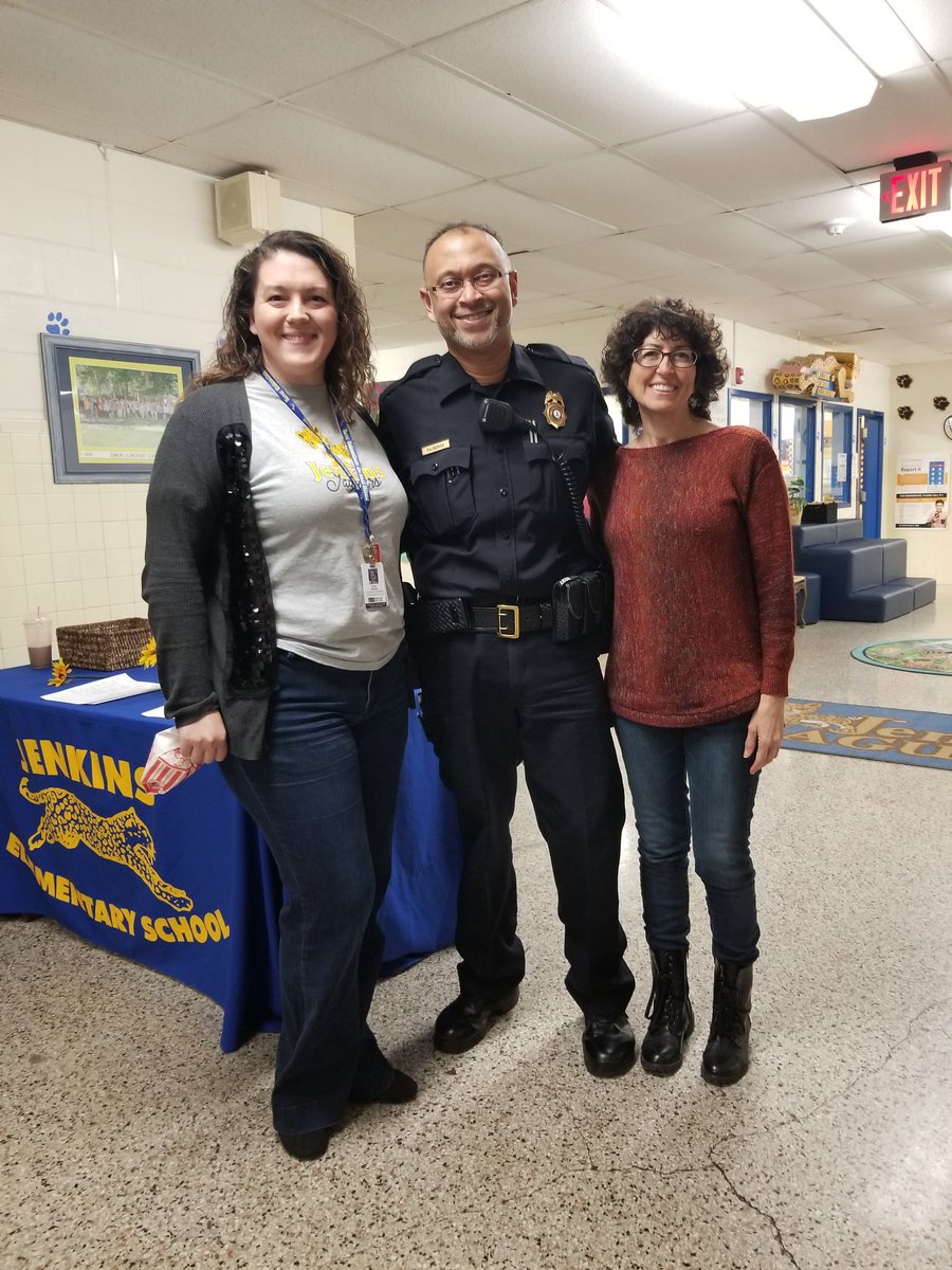 NnpdOutreach's tweet photo. MPO Young and Captain Tietjens are at Jenkins Elementary School Family Game and Movie Night. https://t.co/AxzelihLWJ