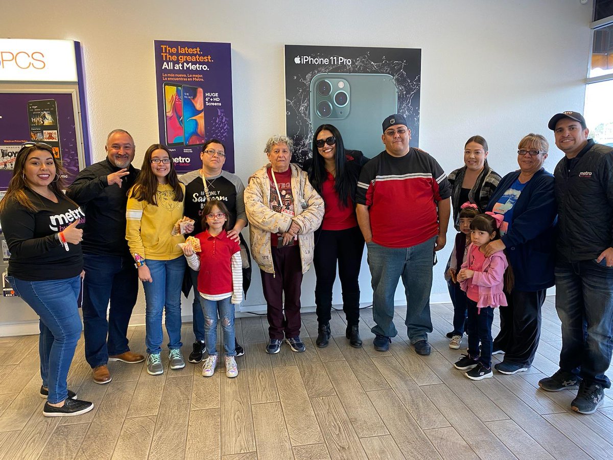 Had to match @JT_Metro customer photo!! Having a great time out in the streets today! #PurpleLife #WeAreMetro #MetroByTMobile