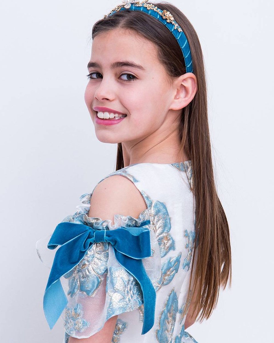 “Prettier than a Disney Princess dress. I’m from the US and first saw your dresses at Saks Fifth Avenue in New York. I fell in love with them immediately and have since bought my daughter several dresses for special occasions!" 👗 #ReviewoftheWeek #DCCW 🌹 ow.ly/tanN30qlEA0