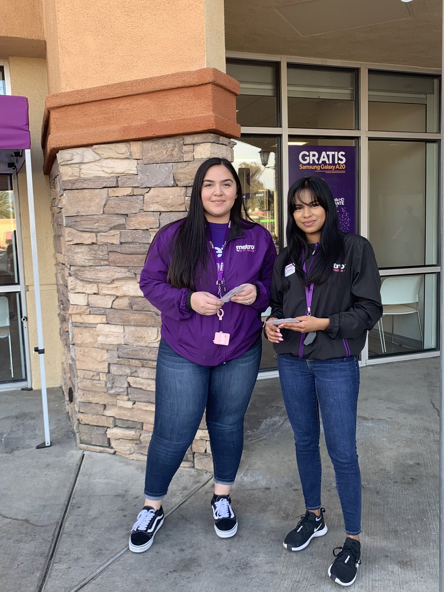 It’s Tax Time and <a href="/MetroByTMobile/">Metro by T-Mobile</a> is out Full force! Great Job DS&amp;O Team! #purplelife @keclausen <a href="/MissSheilaBee/">Sheila Bee</a> <a href="/IrisRod2/">Iris</a> @BrightSideKirby @ChristienCenten <a href="/GrandelSam/">Sam Grandel</a> <a href="/LeotheFonz/">Leo</a>