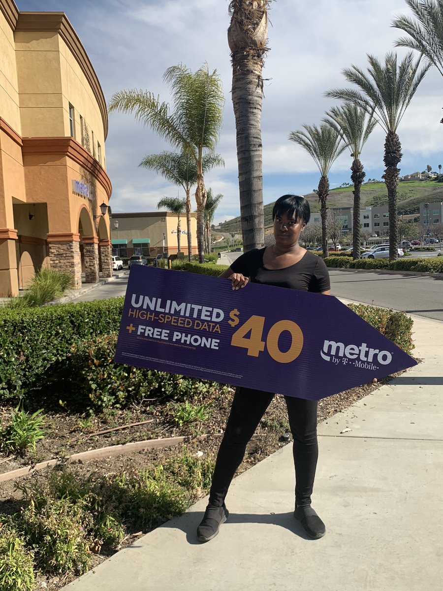 AlmaM2019's tweet photo. It’s Tax Time and @MetroByTMobile is out Full force! Great Job DS&amp;O Team! #purplelife @keclausen @MissSheilaBee @IrisRod2 @BrightSideKirby @ChristienCenten @GrandelSam @LeotheFonz https://t.co/98smftlf3C