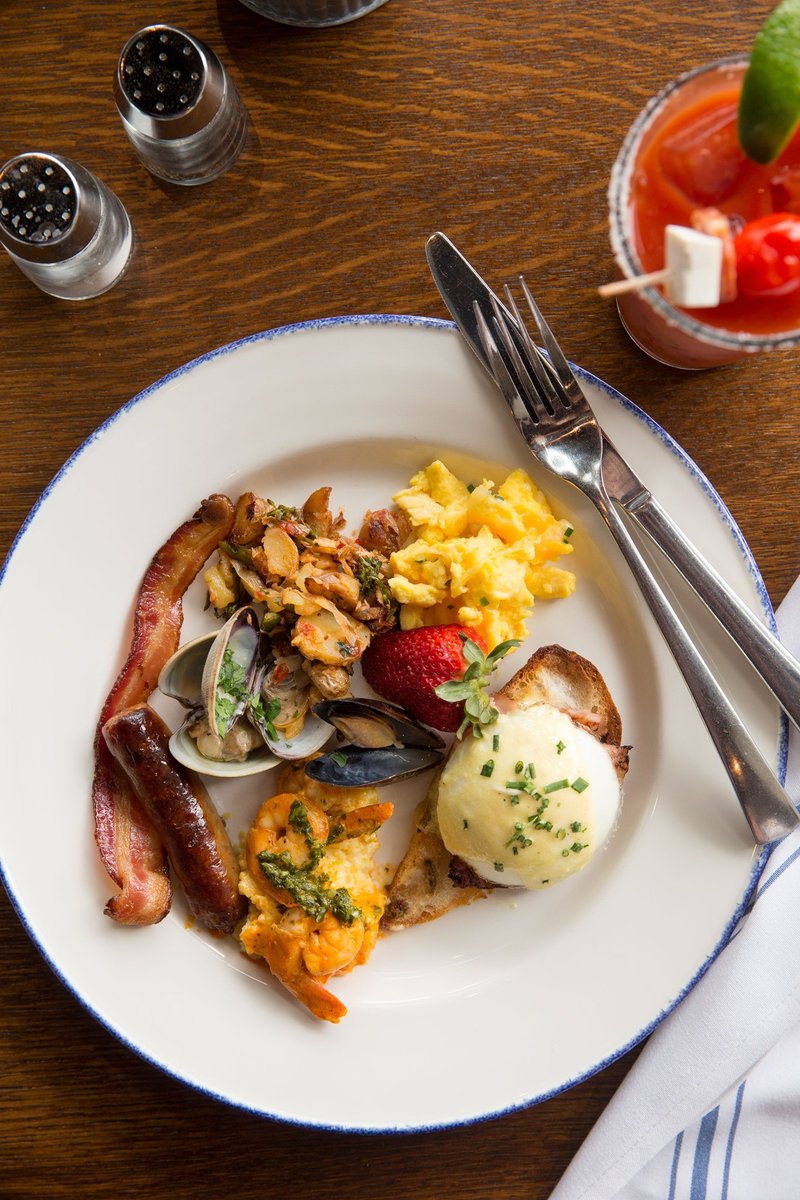 Pile your plate with all these #weekend favorites during our Seafood #Brunch Buffet on Saturday and Sunday! Grab your table now: bit.ly/2s98Um1